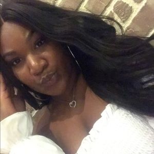 Meet your Posher, Niya